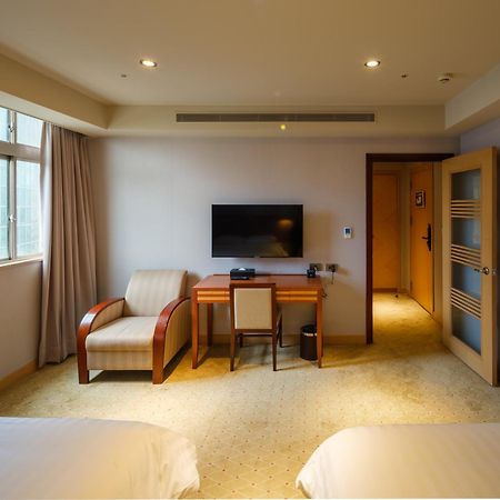 Rich & Free Hotel - Fuzhong 富逸旅趣-板橋府中館 Tajpej Buitenkant foto