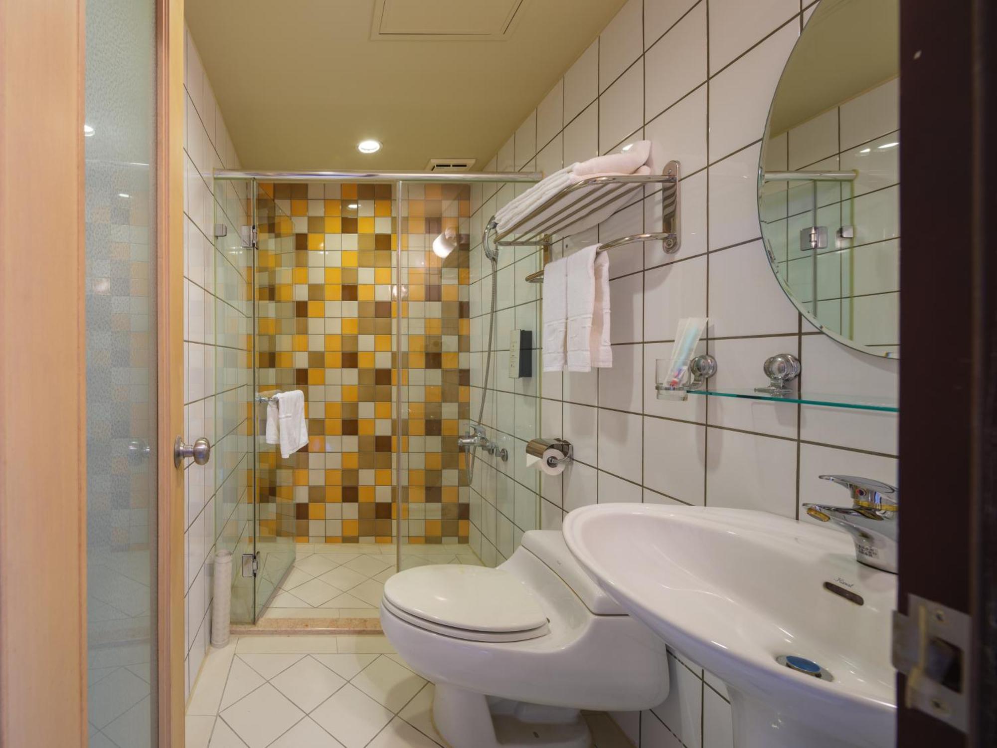 Rich & Free Hotel - Fuzhong 富逸旅趣-板橋府中館 Tajpej Buitenkant foto