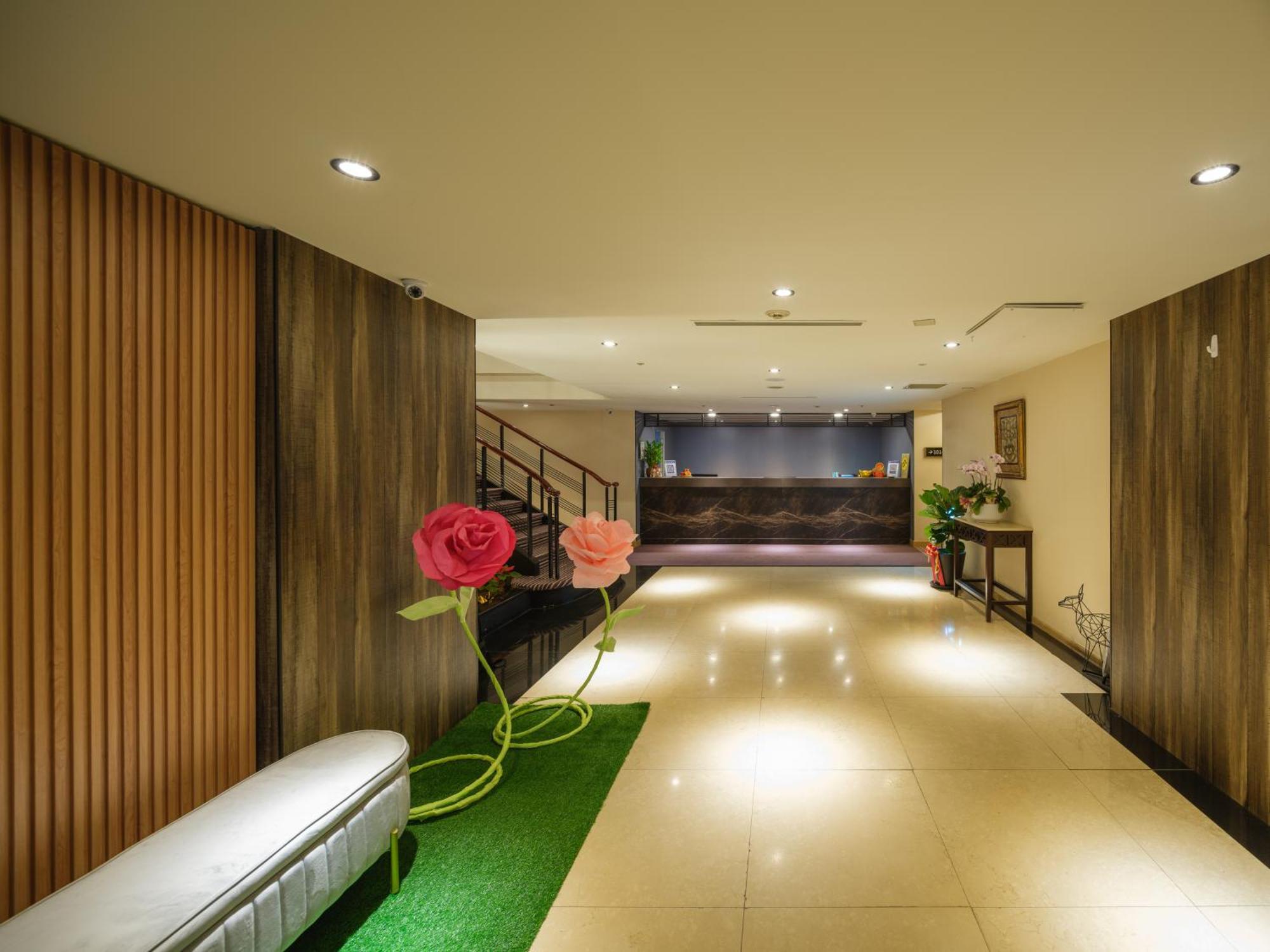 Rich & Free Hotel - Fuzhong 富逸旅趣-板橋府中館 Tajpej Buitenkant foto