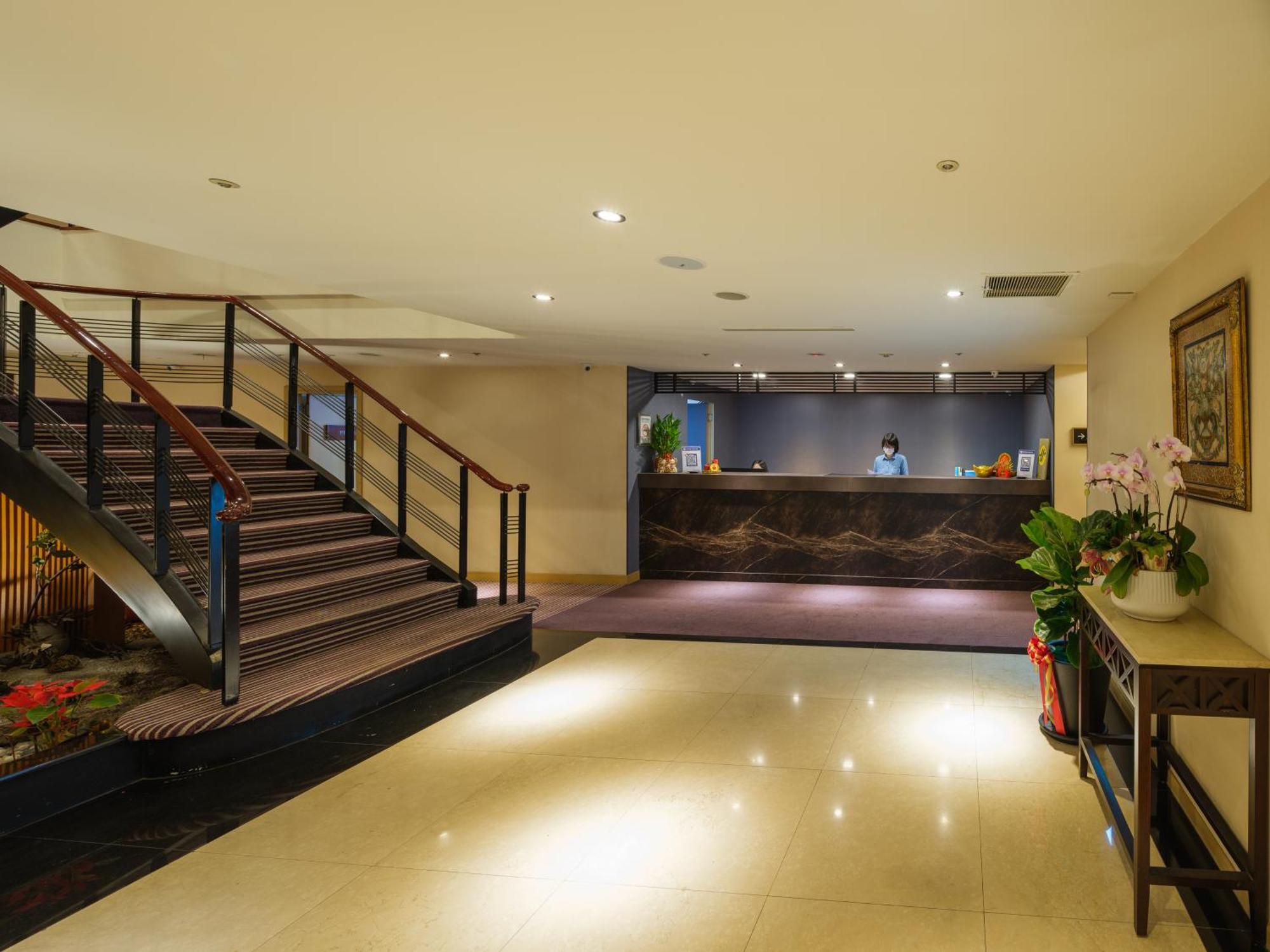 Rich & Free Hotel - Fuzhong 富逸旅趣-板橋府中館 Tajpej Buitenkant foto