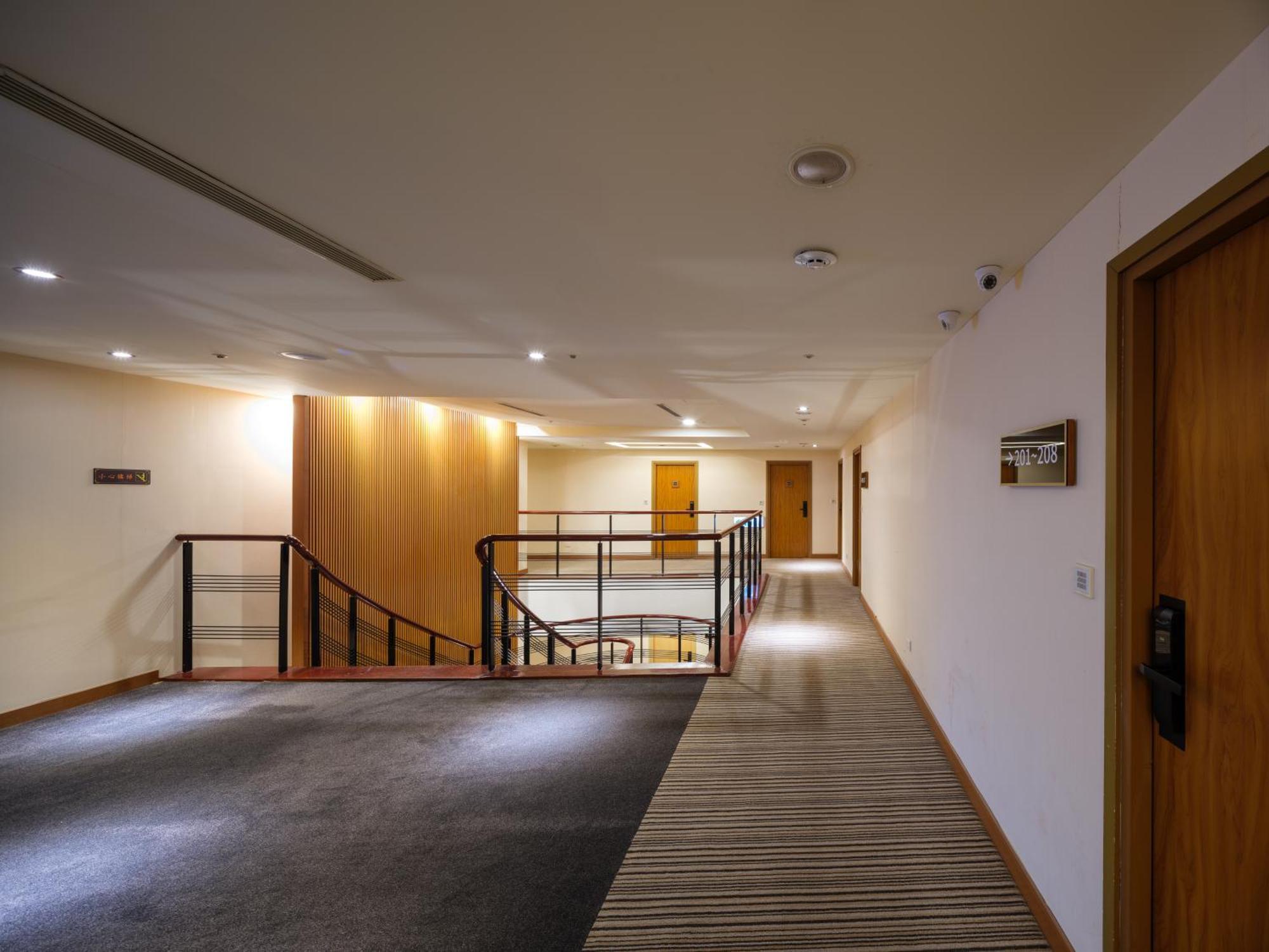 Rich & Free Hotel - Fuzhong 富逸旅趣-板橋府中館 Tajpej Buitenkant foto