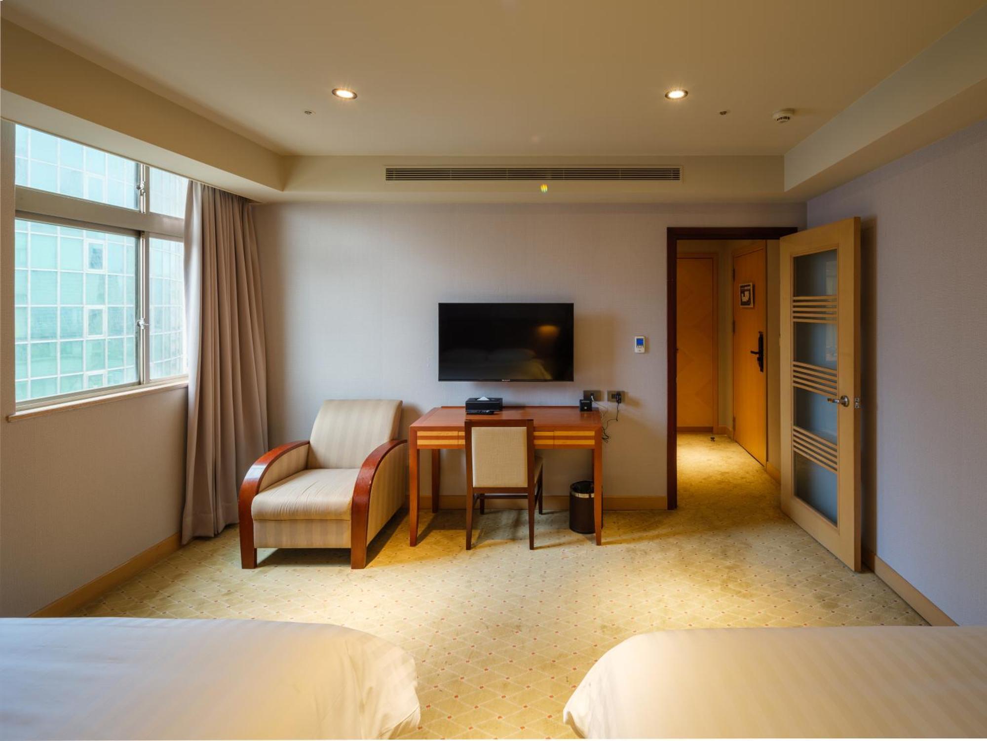Rich & Free Hotel - Fuzhong 富逸旅趣-板橋府中館 Tajpej Buitenkant foto