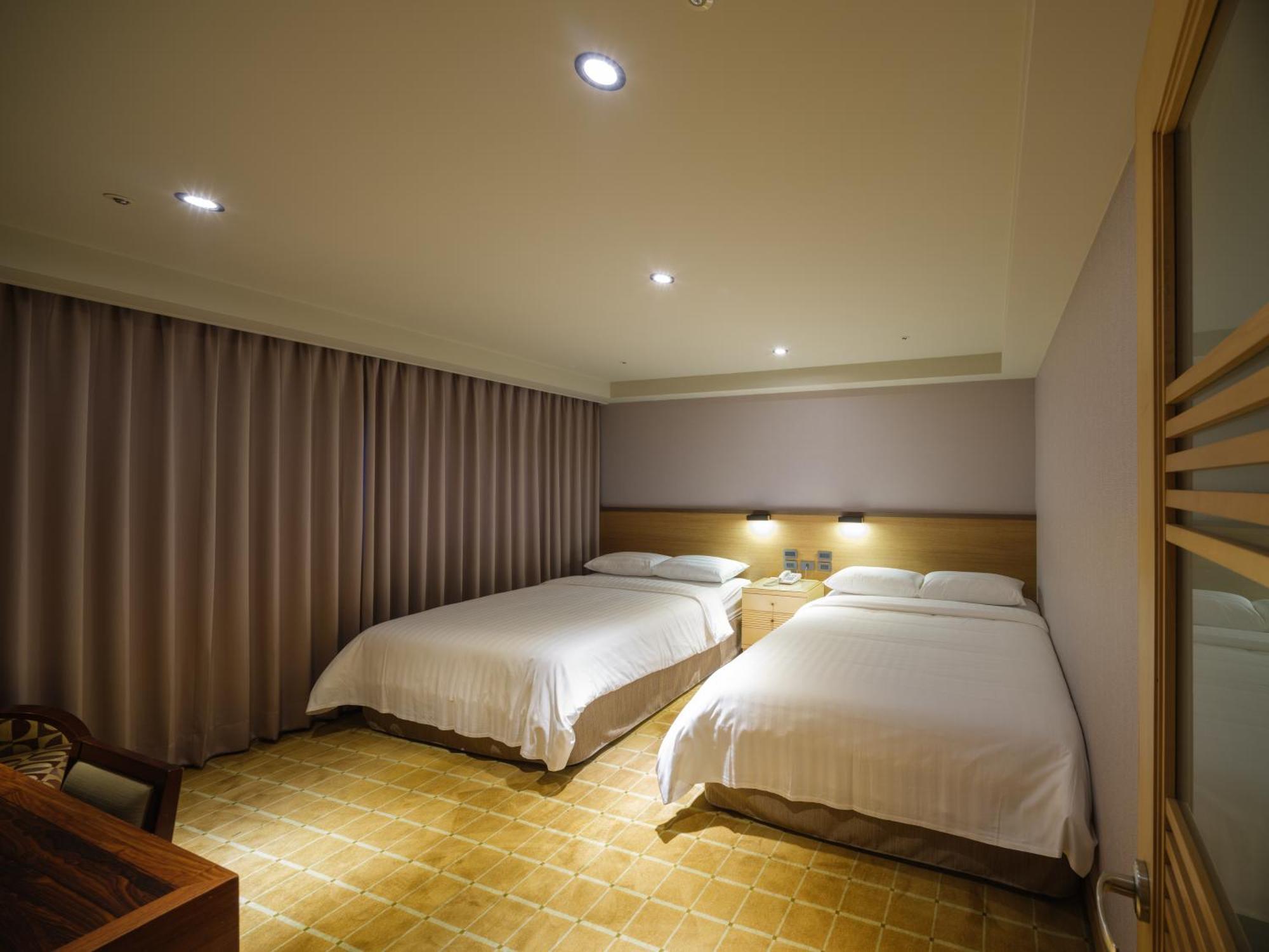 Rich & Free Hotel - Fuzhong 富逸旅趣-板橋府中館 Tajpej Buitenkant foto